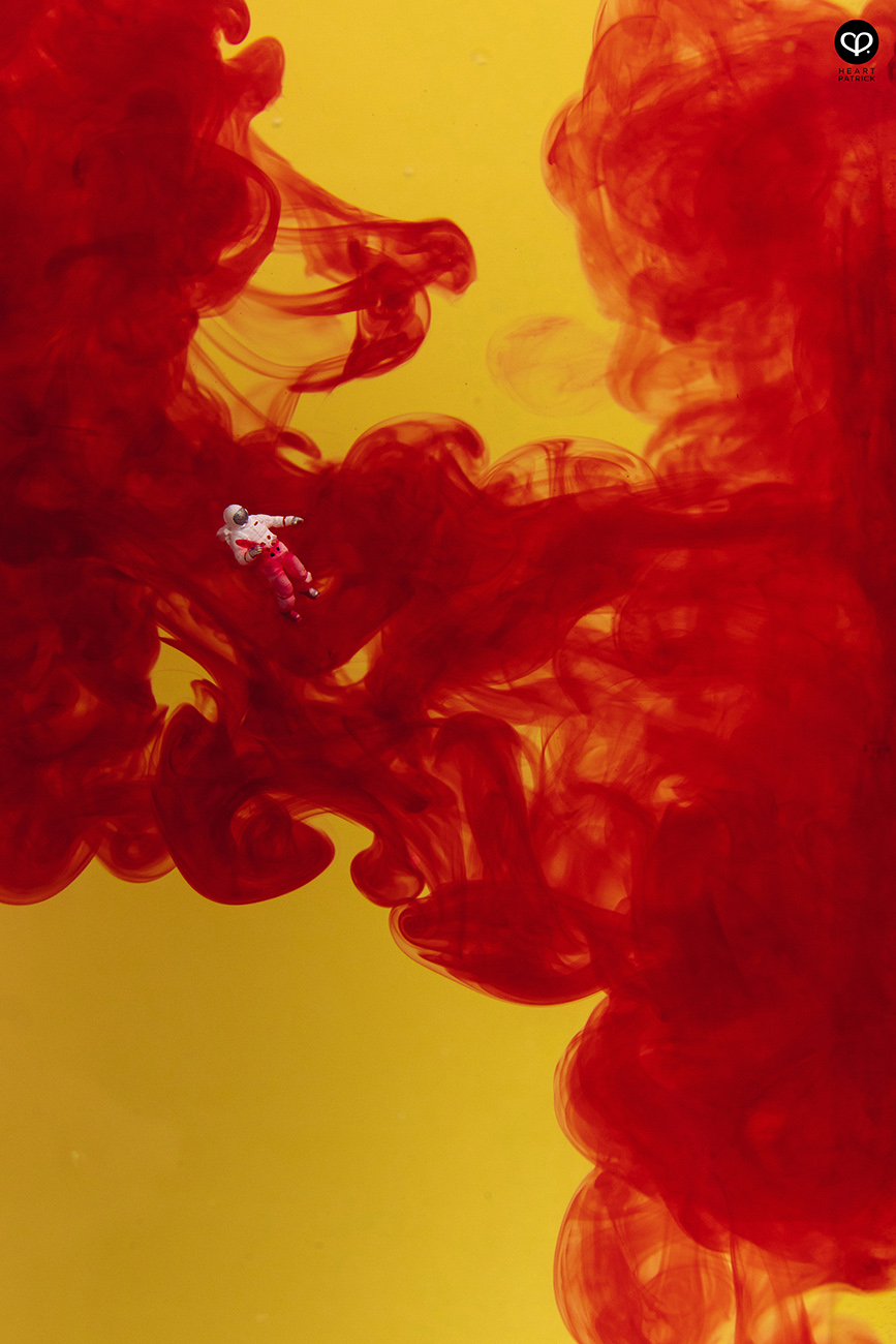 heartpatrick photographer miniature macro photography astronaut colorful ocean food dye water